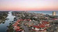 Emerald Lagoon by Avantstay Bright Condo + Pool + Pier + Tennis Access Walk to Beach + Dining