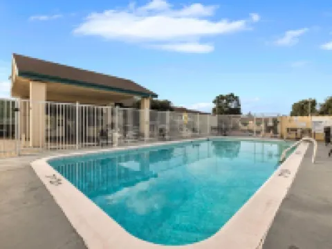 Scottish Fairway酒店 蒙特雷酒店