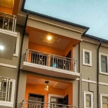 Apartment Sleeps 4 with Free Parking