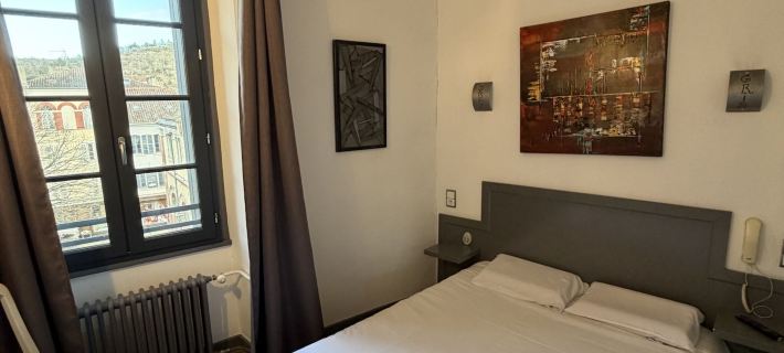 Hôtel le Coin des Halles Отели в г. Лот