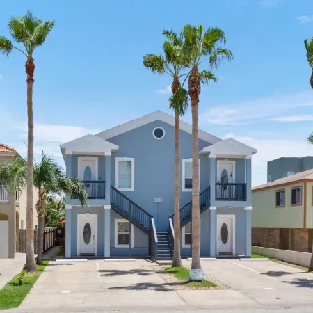 Modern Beachside Condo w Pool - South Padre Island