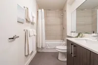 2BR TH | Gym, Balcony | Bellevue Parkside L