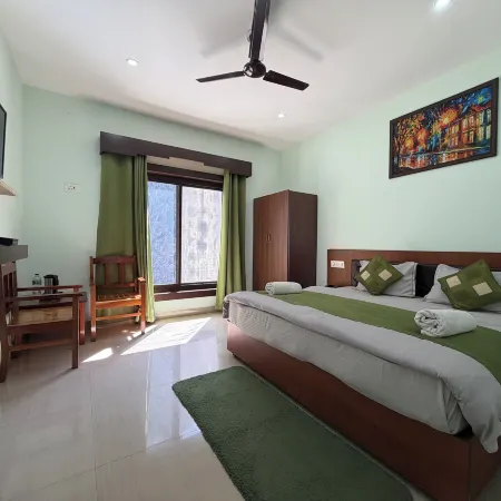 Hotel Himsarovar And Restaurant