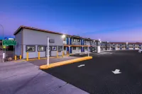 Copper Manor Motel - parkir