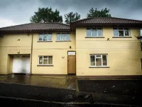Spacious House Sleeps 10 -Near Bikepark Wales -Central -Parking Hotels in Merthyr Tydfil