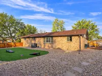 Berthoud Basecamp Private Hot Tub & Backyard Oasis Hotels in Berthoud