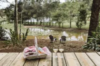 Wallaby 2 Bed, 1 Bath Cottage - Private Parkland Setting with Lake View