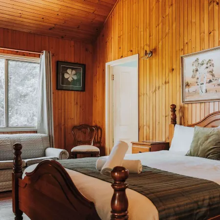 Glass House Mountains Ecolodge
