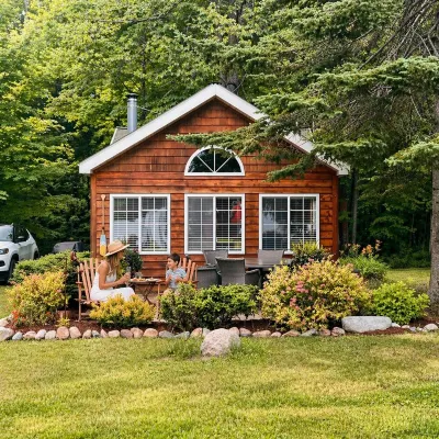 Peaceful Lake Nowland Cottage Retreat in Charlevoix