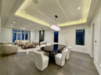 Luxurious 5-Bedroom House in Toronto - Modern Elegance Awaits - บังกะโล
