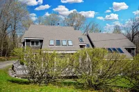 Mt Snow Getaway - 3 Bedroom Chic Condo - Community Pool and Tennis
