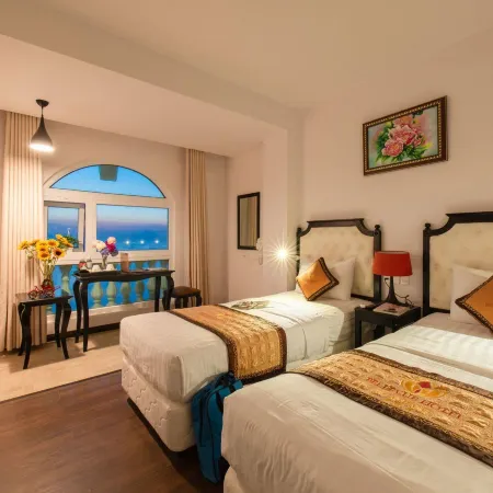 Bellevue Hotel Отели рядом с достопримечательностью «Пляж Хон-Чонг»