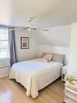 Beautiful Cozy Cottage in Assembly Park.