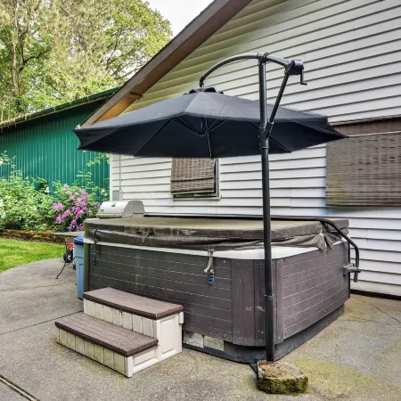 Close to Intel/nike: Large Family Home w/ Hot Tub
