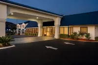Days Inn by Wyndham Troy - parking