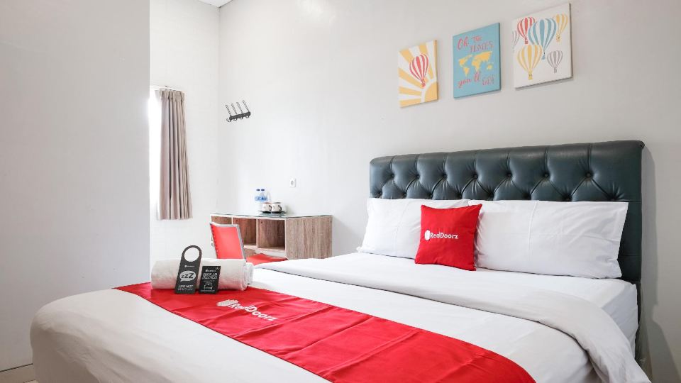 RedDoorz Near Ciputra Golf Surabaya