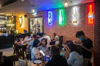 Hotel 101 Permas Jaya - bar