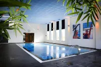 Van der Valk Hotel Almere - piscina