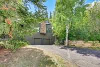 Avon Duplex w/ Hot Tub: Near Vail Hiking & Golf! - 3-Star