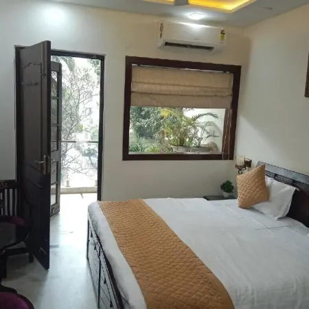 Room-Home Stay Bed and Break Fast