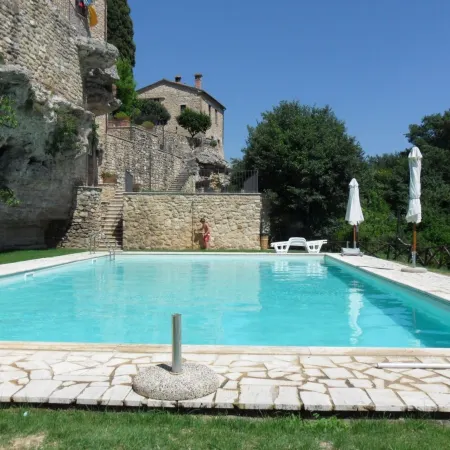 Casa di charme in a casolare di pietra con giardino privato