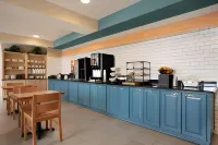 Country Inn & Suites by Radisson, Bowling Green, KY - Breakfast