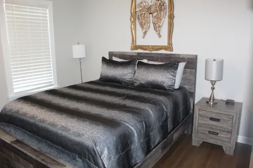 Charming 2-Bedroom Condo in Huntsville with Private Entrance - Homestays