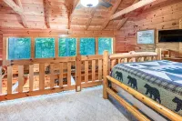 Cozy Cabin Escape 7Mins to Pigeon Forge Hot Tub - Condos