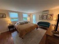Newly Renovated 3Br House, Free Car with Beach Sticker, Pet Friendly, Sleeps 10. - Homestays