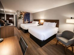 Clarion Pointe Addison Dallas North