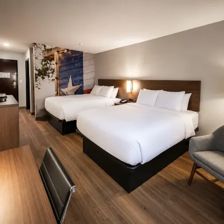 Clarion Pointe Addison Dallas North