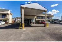 Motel 6 Elizabeth, NJ - Newark Liberty Intl Airport - parking