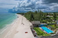 La Perla Beach Resort - Beach