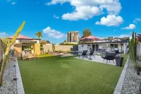 The Glow-up House Pool Spa Glam Room - Boutique