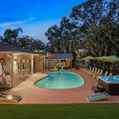 Sleeps 20 Heated Pool Pickleball Hot Tub Fire Pit