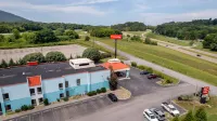 Econo Lodge - parking