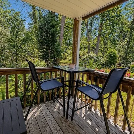 Immaculate Private Home w/Visiting Deer & Parking