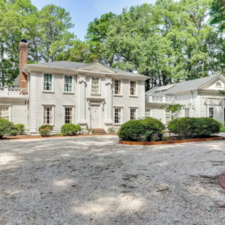 3 Mi to Dtwn! Grand Goldsboro Getaway
