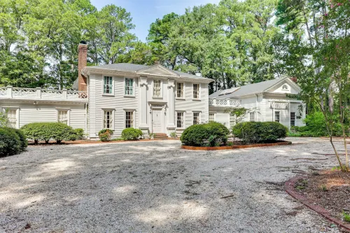 3 Mi to Dtwn! Grand Goldsboro Getaway -  Privatzimmer