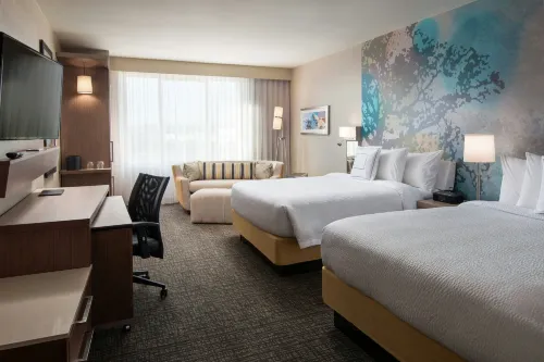 Courtyard by Marriott Irvine Spectrum - Yüzme Havuzu
