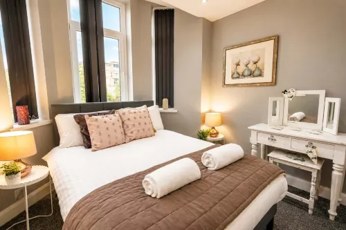 Cosy Modern Stay Prime - Cardiff Location - Free Parking - Condos