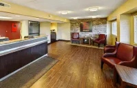 Red Roof Plus+ Washington DC - Manassas - parking