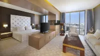Hilton Garden Inn Tabuk - parking