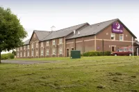 Premier Inn Glasgow (Paisley) - parking