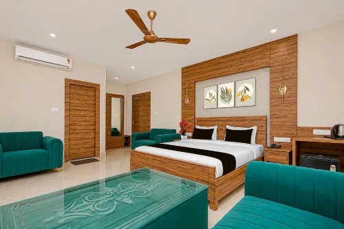 Deluxe Palette Hotel and Resort - Homestays