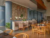 DoubleTree by Hilton Trujillo - С баром