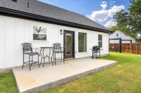 Twin Lake Homes - Sleeps 16 Fire Pit Swing - Balcony