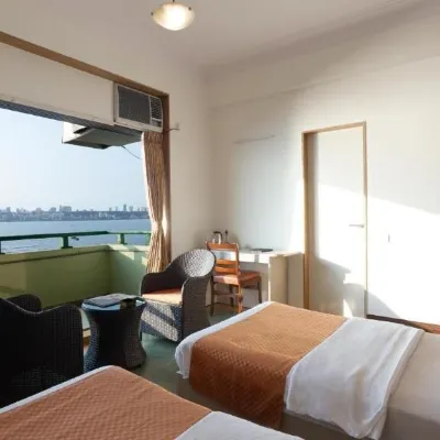 Sea Green Hotel Отели рядом с достопримечательностью «Марин Драйв»