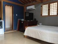 Gurye Unjoru Makdungi Hanok Stay - 3-Star