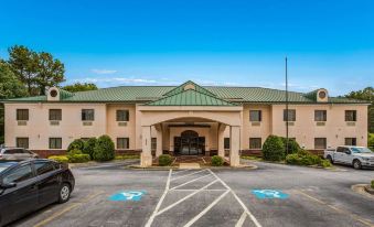 Econo Lodge Inn & Suites Marietta